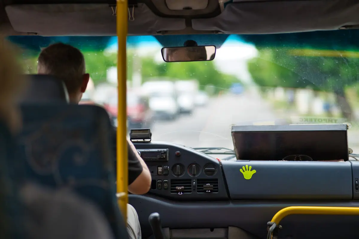 interior-of-a-public-bus-during-the-daytime-publ-2026-01-07-23-14-05-utc-1200x800.jpeg
